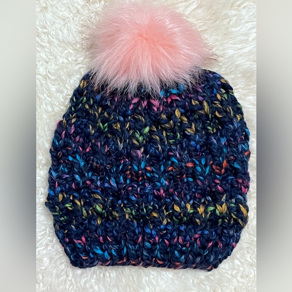 NWT ❄️ Handknit Hat New with pink faux fur pompom size S/M beanie - Picture 1 of 3